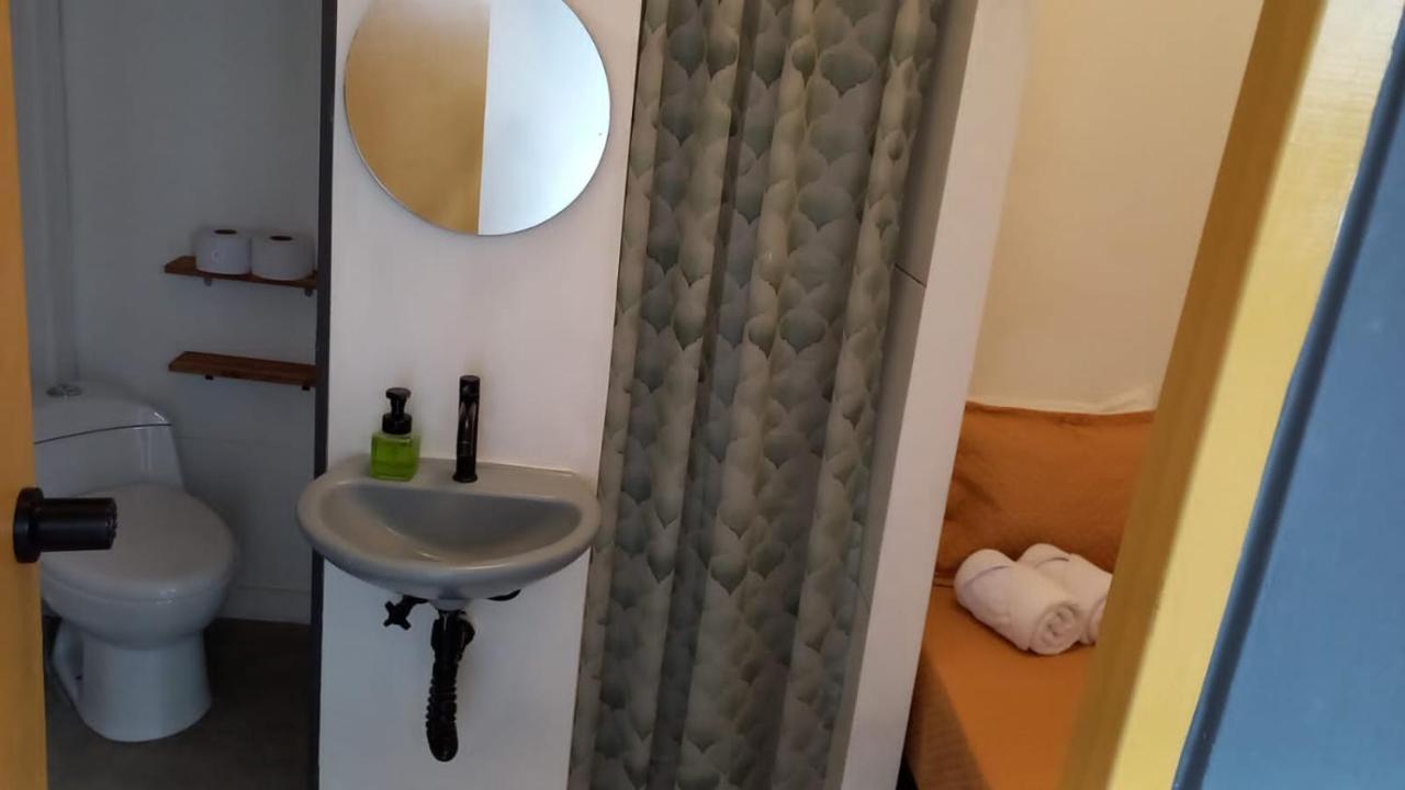 Casa Mosaiko Primer Parque Laureles Меделин Екстериор снимка