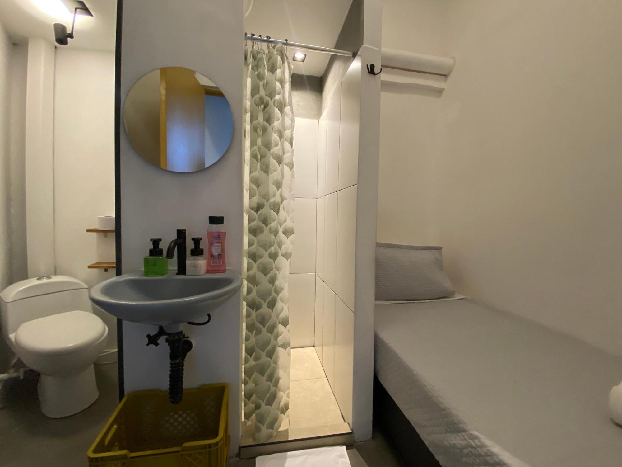 Casa Mosaiko Primer Parque Laureles Меделин Екстериор снимка