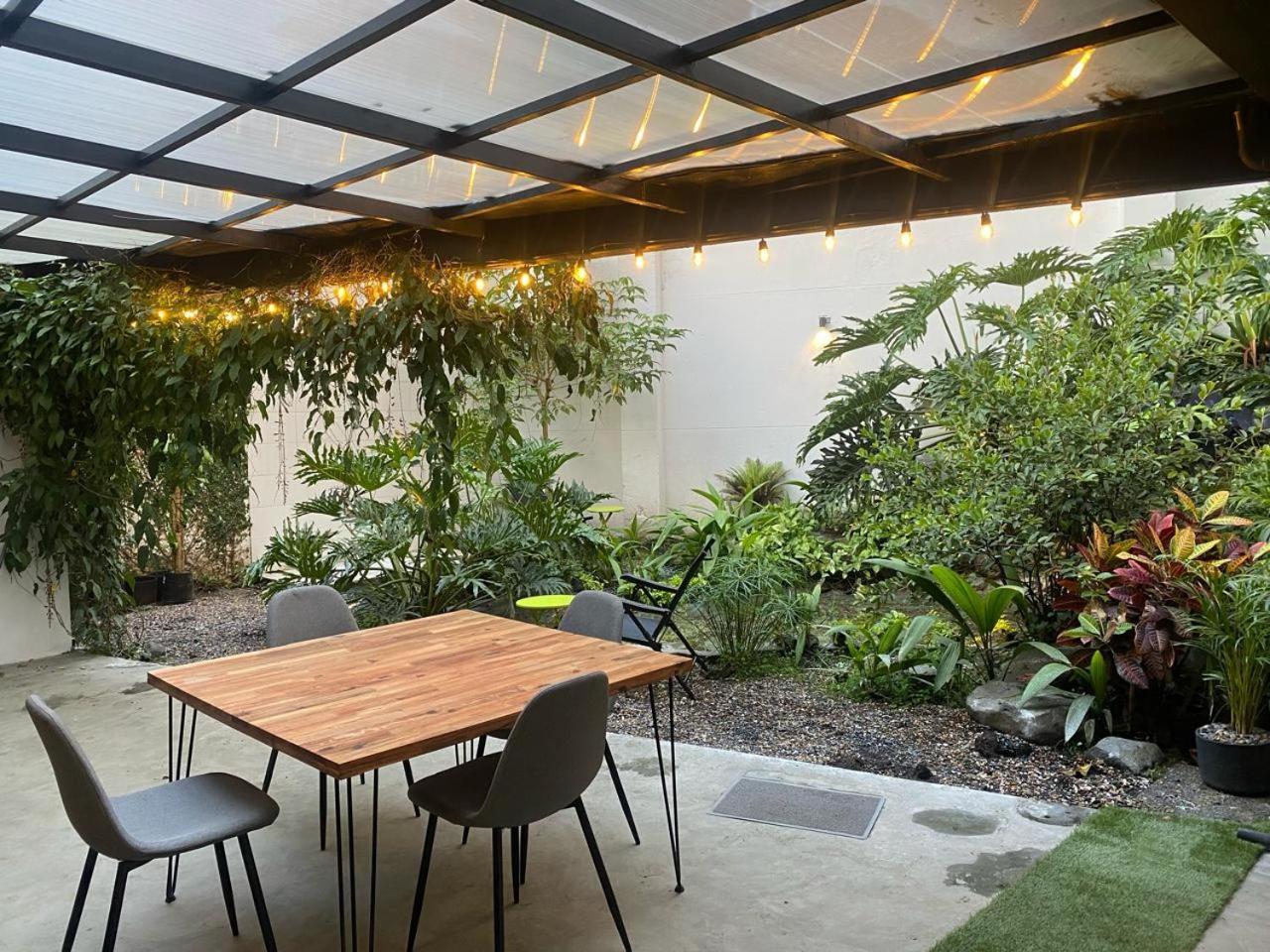 Casa Mosaiko Primer Parque Laureles Меделин Екстериор снимка